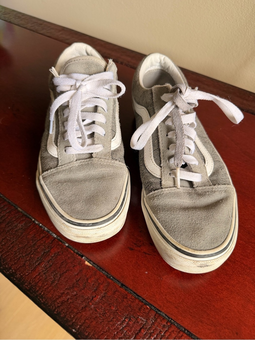 Vans Low-Top Sneakers in Gray and White